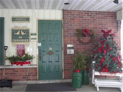 Auberge - Motel Le Pigeonnier Farnham ภายนอก รูปภาพ