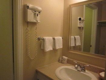 Auberge - Motel Le Pigeonnier Farnham ภายนอก รูปภาพ