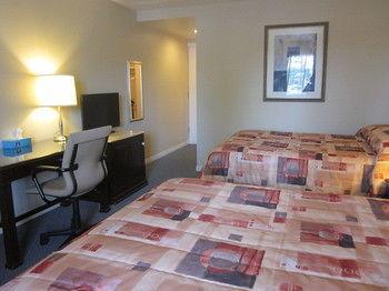 Auberge - Motel Le Pigeonnier Farnham ภายนอก รูปภาพ