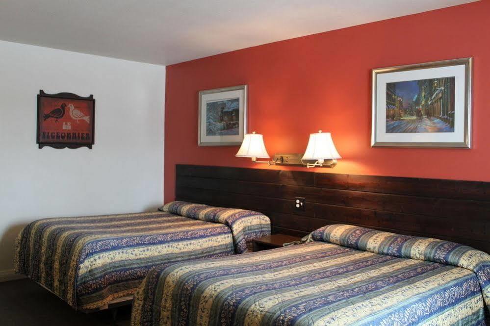 Auberge - Motel Le Pigeonnier Farnham ภายนอก รูปภาพ