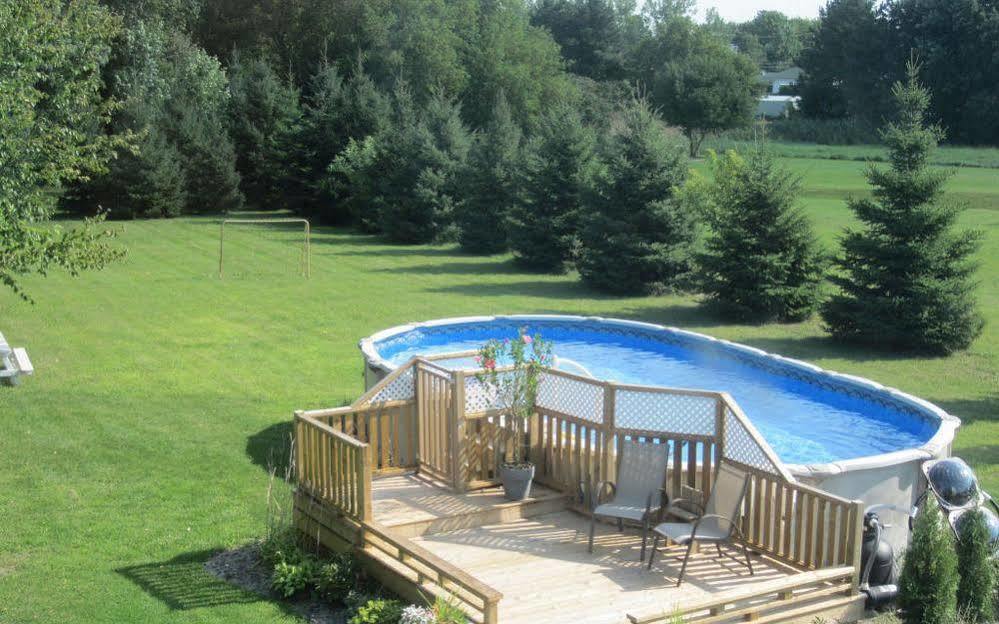 Auberge - Motel Le Pigeonnier Farnham ภายนอก รูปภาพ